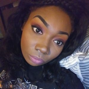 Meet your Posher, Carla